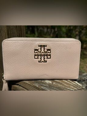 Tory Burch Zip Around Wallet EUC